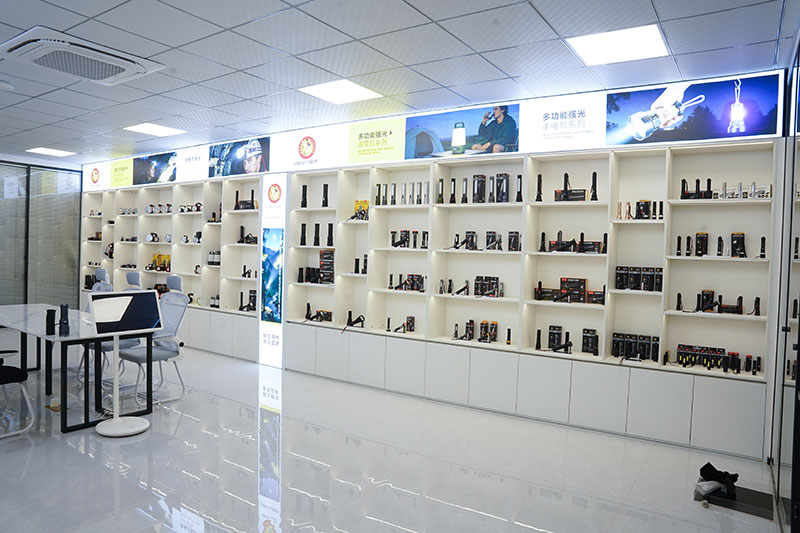 จะเลือกผู้ผลิตไฟฉาย LED จีนที่เชื่อถือได้สำหรับโครงการ OEM ได้อย่างไร